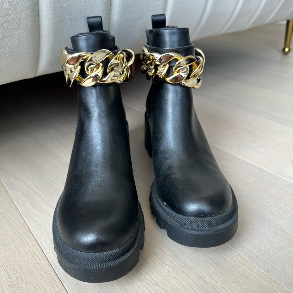 Gold chain rain boots